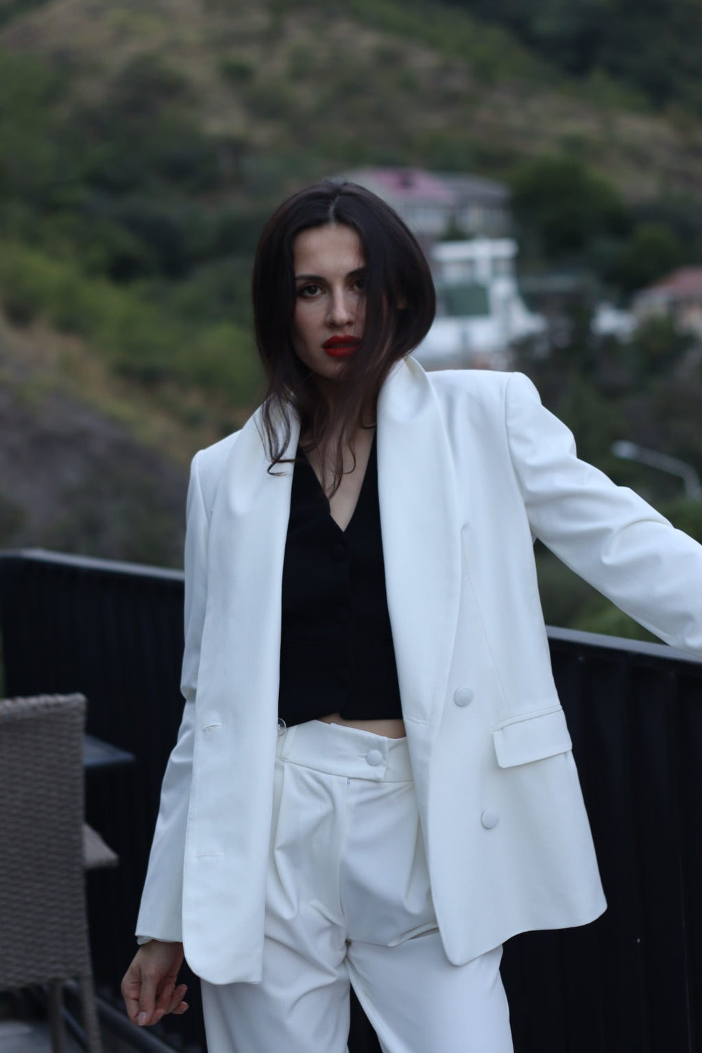 თეთრი კოსტუმი